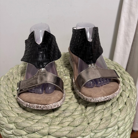 Modzori Kleo Black/White Vegan Leather Low Wedge Reversible Slide Sandal NWOB - Picture 3 of 8